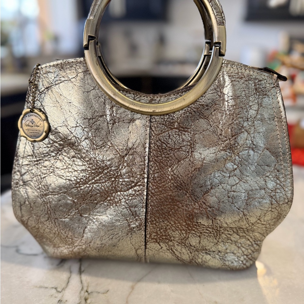 Patricia Nash Metallic leather handbag with detachable crossbody strap - Picture 8 of 8